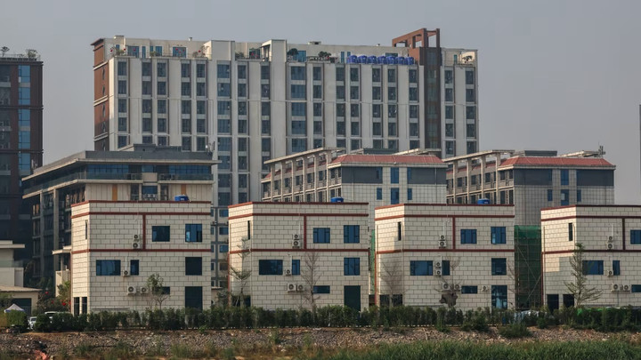 Thái Lan dẫn độ 'ông trùm' nghi cầm đầu mạng lưới lừa đảo về Trung Quốc- Ảnh 2.