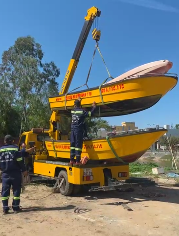 Ninh Bình: Nam thanh niên lập hiện trường giả vụ nhảy cầu rồi đi Hà Nội, khiến hàng trăm người tìm kiếm- Ảnh 2.