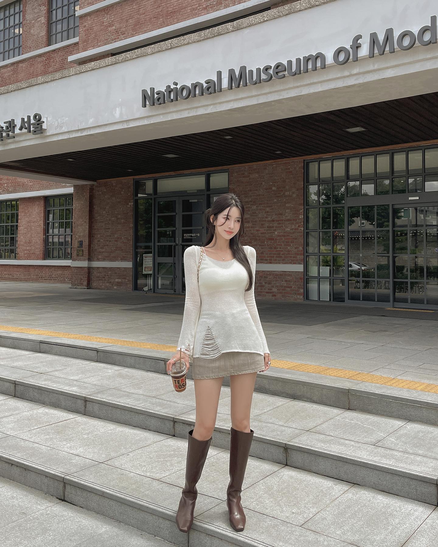 Giày dép có thể hack tuổi cả bộ trang phục nếu chị em chọn đúng 4 kiểu- Ảnh 5. Giày dép có thể hack tuổi cả bộ trang phục nếu chị em chọn đúng 4 kiểu- Ảnh 5.