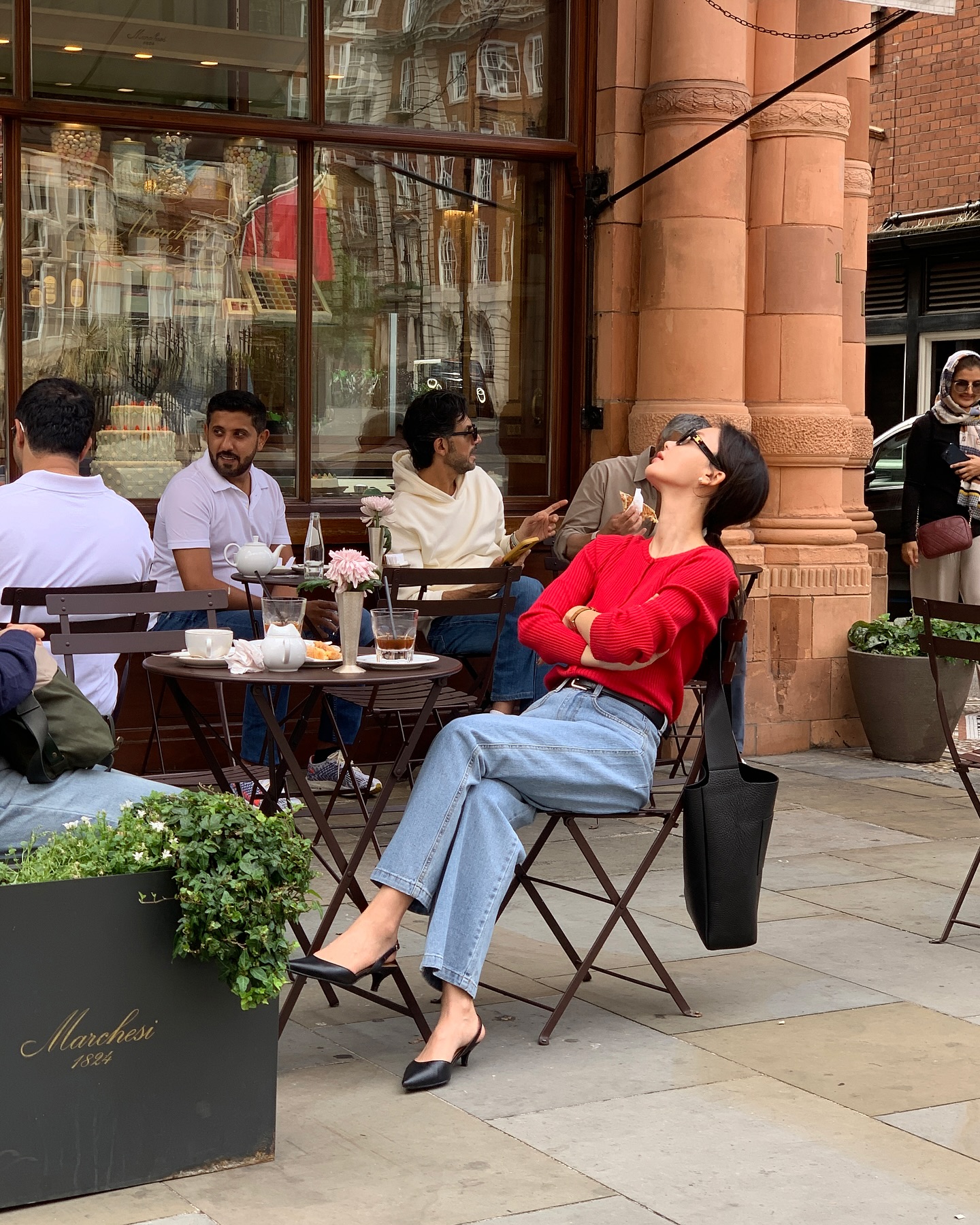 Áo len và quần jeans: Combo đẹp bất bại trong mùa lạnh, có rất nhiều cách diện để style luôn xịn- Ảnh 6.