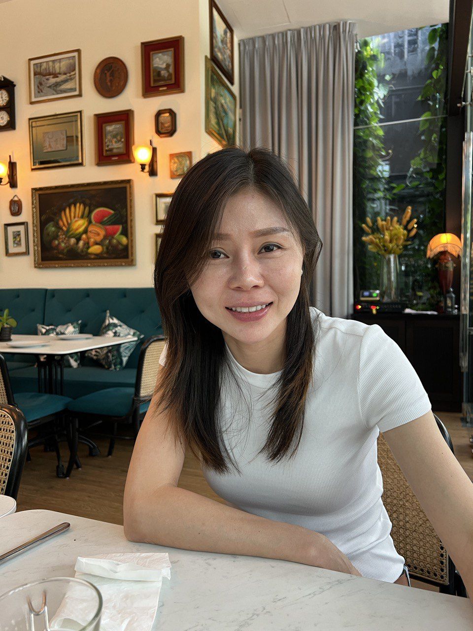 Mẹ Hà Nội chia sẻ: Họp lớp ở tuổi 40, bên ngoài là nụ cười, bên trong là cuộc “so ví” không ai nói ra- Ảnh 1.