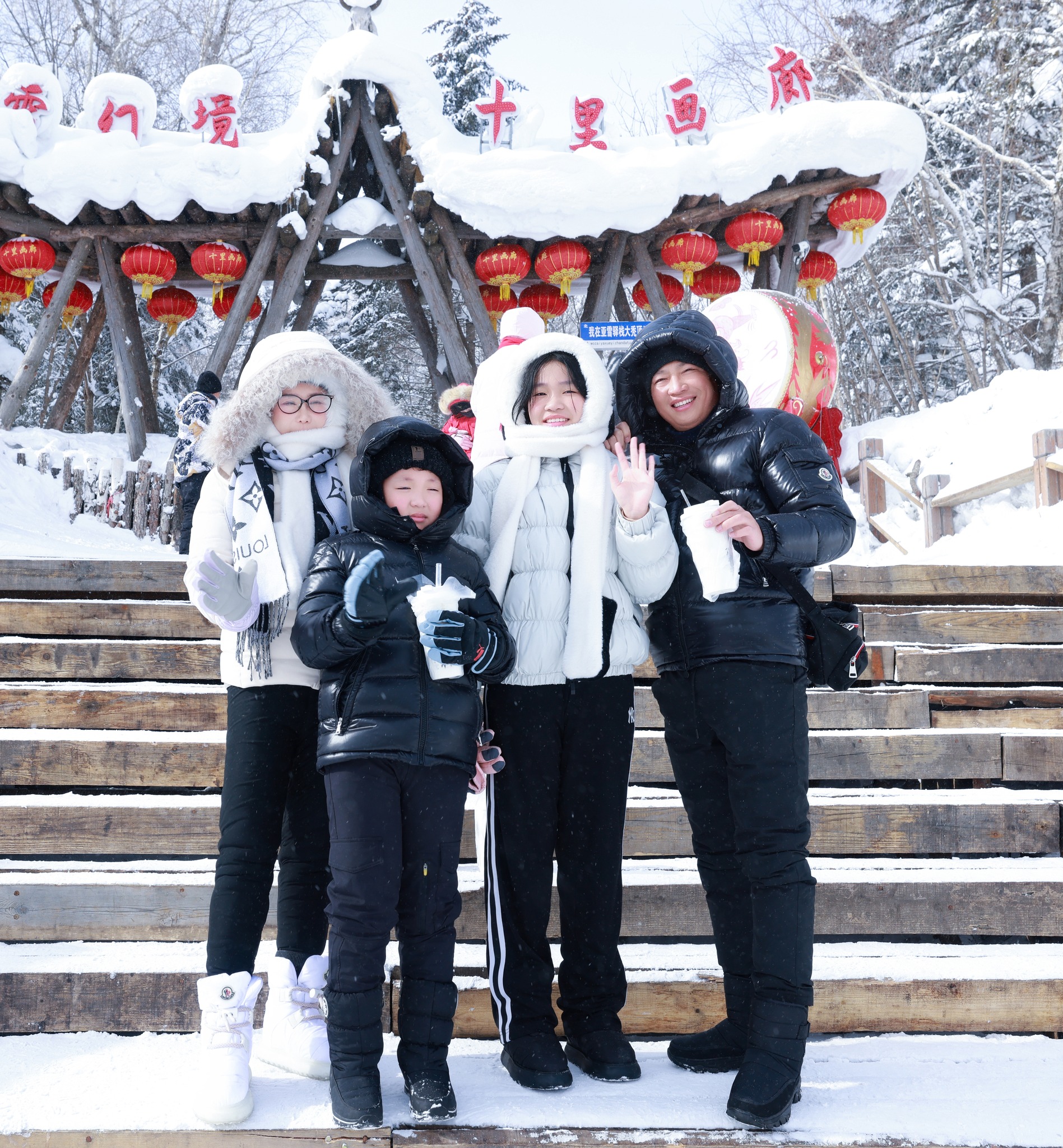 Vợ chồng Mailisa không ngồi yên, đi nước ngoài liên tiếp- Ảnh 1.