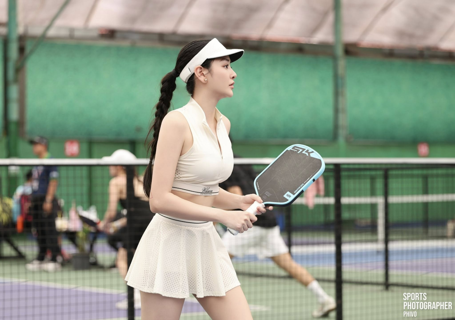 Danh tính cô gái vừa bước ra sân pickleball đã khiến tất cả trầm trồ: "Ôi thôi chết, sao lại có người hoàn hảo cỡ này"- Ảnh 4.
