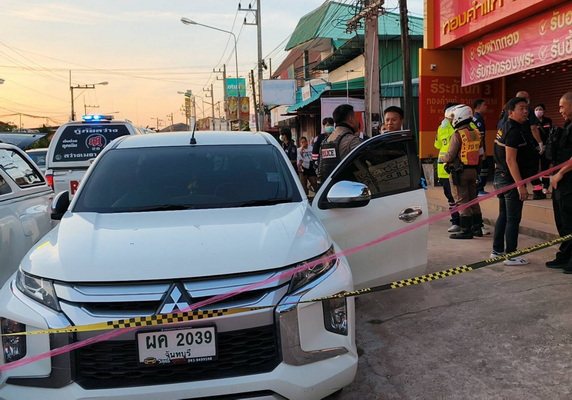 Xông vào cướp tiệm vàng, khi biết không thể chạy thoát, nghi phạm làm 1 việc khiến tất cả đều sững sờ- Ảnh 1.