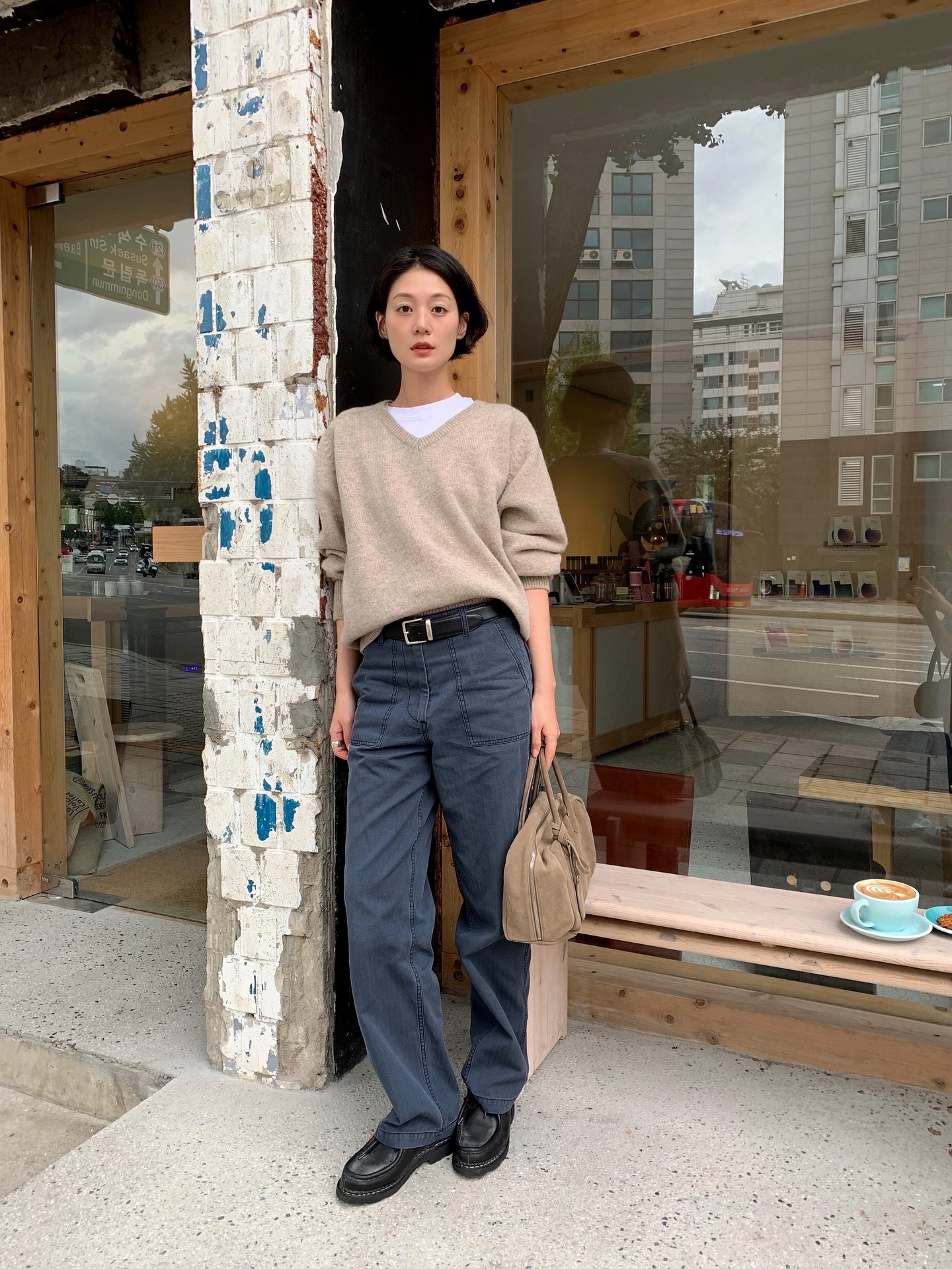 Áo len và quần jeans: Combo đẹp bất bại trong mùa lạnh, có rất nhiều cách diện để style luôn xịn- Ảnh 10.