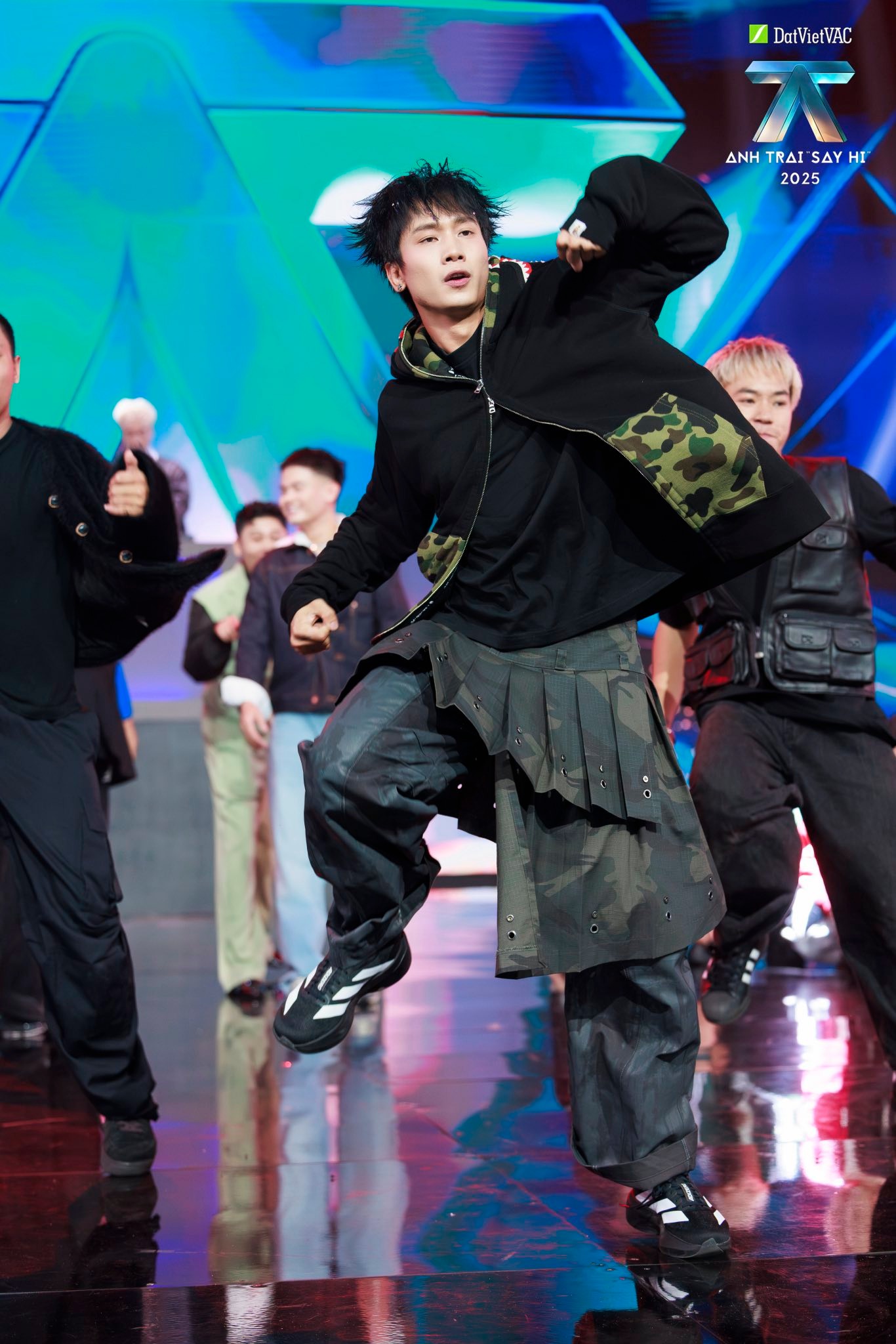 Xin 1 suất Anh Trai mùa 3 cho giám khảo dance battle này: Người đâu mà đẹp trai thế, profile thì quá xịn!- Ảnh 2.