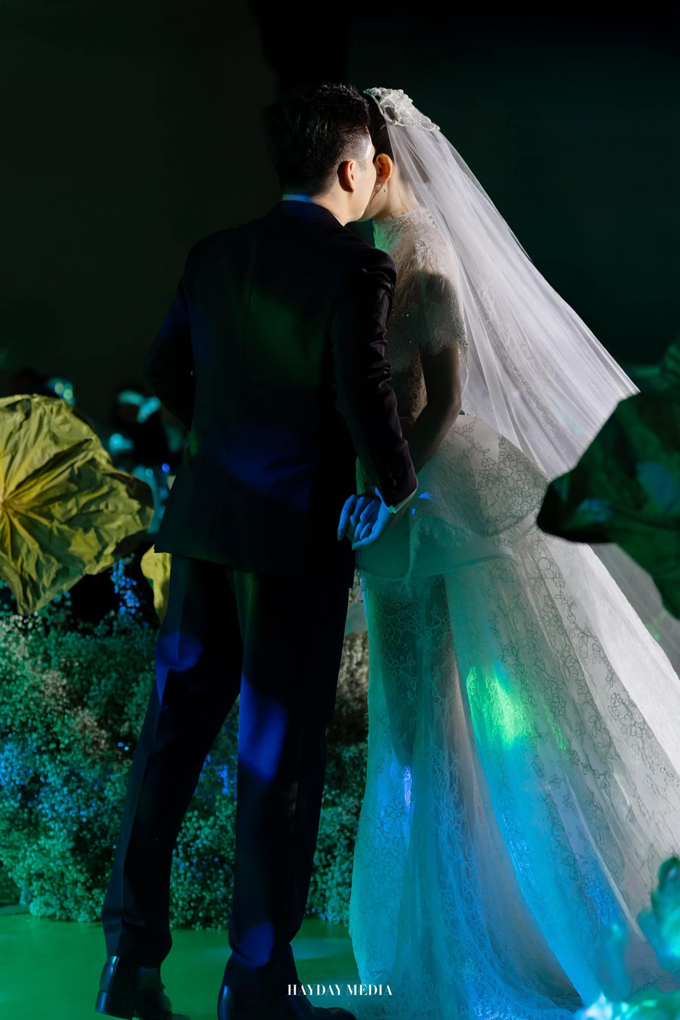 Nghi thức thắt dây tại đám cưới Hương Liên