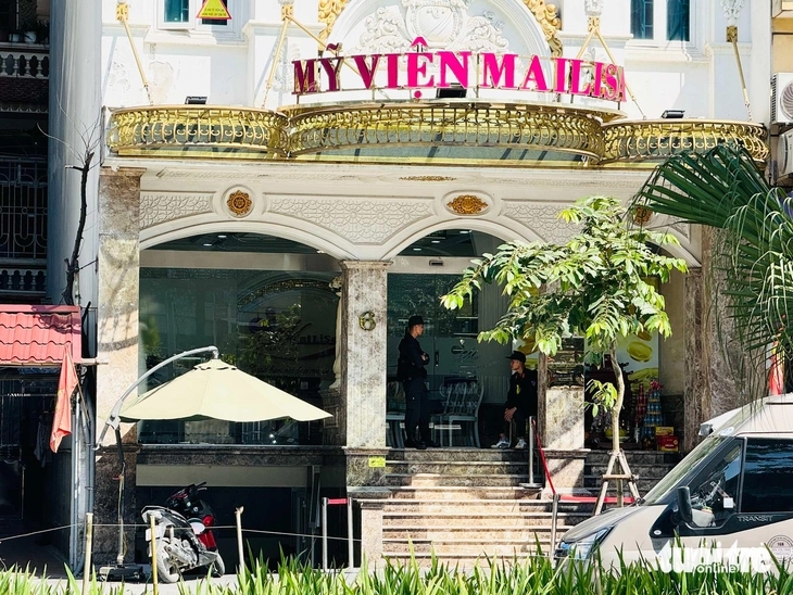 Phản ứng khó tin của khách hàng khi chứng kiến cảnh sát ập vào thẩm mỹ viện Mailisa ở TP.HCM- Ảnh 1. Phản ứng khó tin của khách hàng khi chứng kiến cảnh sát ập vào thẩm mỹ viện Mailisa ở TP.HCM- Ảnh 1.