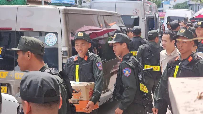 Cận cảnh các thùng carton được đưa ra từ cơ sở thẩm mỹ Mailisa tại TP.HCM- Ảnh 3.