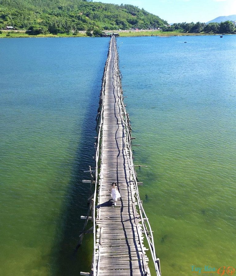 Cầu gỗ vượt sông dài nhất Việt Nam biến mất sau bão số 13: Lịch sử gần 30 năm, từng lên phim điện ảnh- Ảnh 6. Cầu gỗ vượt sông dài nhất Việt Nam biến mất sau bão số 13: Lịch sử gần 30 năm, từng lên phim điện ảnh- Ảnh 6.