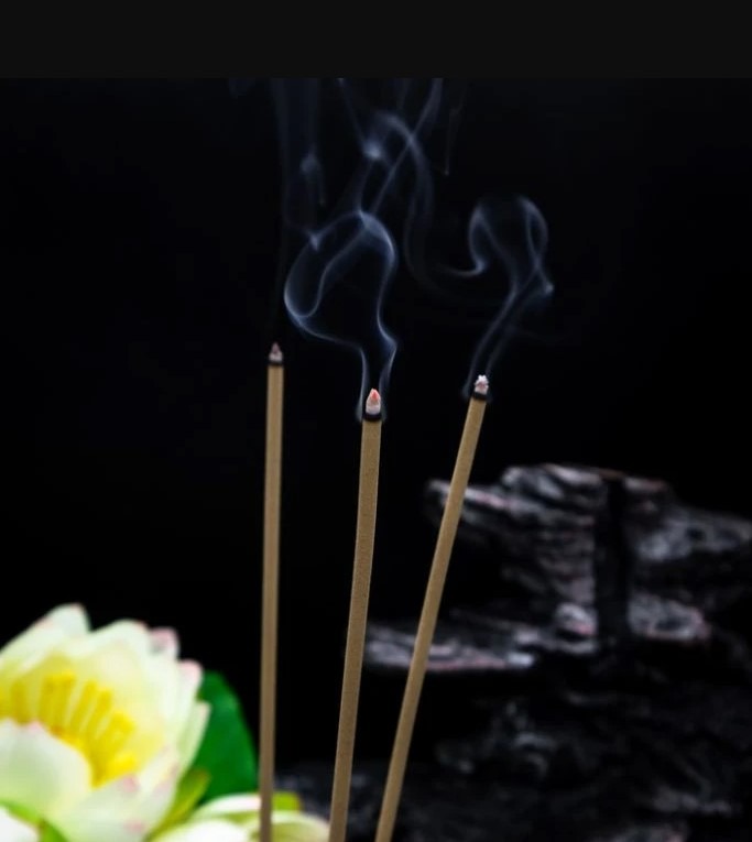 3 khung giờ nên tránh thắp hương- Ảnh 2.