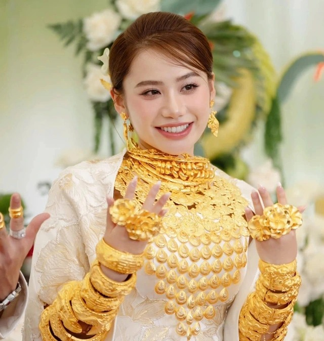 Ái nữ tiệm vàng lớn nhất miền Tây sinh con đầu lòng: Công chúa tiệm vàng đời thứ 3, cuộc sống vàng son từ trong nôi- Ảnh 5.