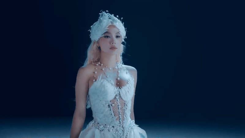 Minh Hằng thật sự ra MV “nhạc đen” rồi!- Ảnh 5.