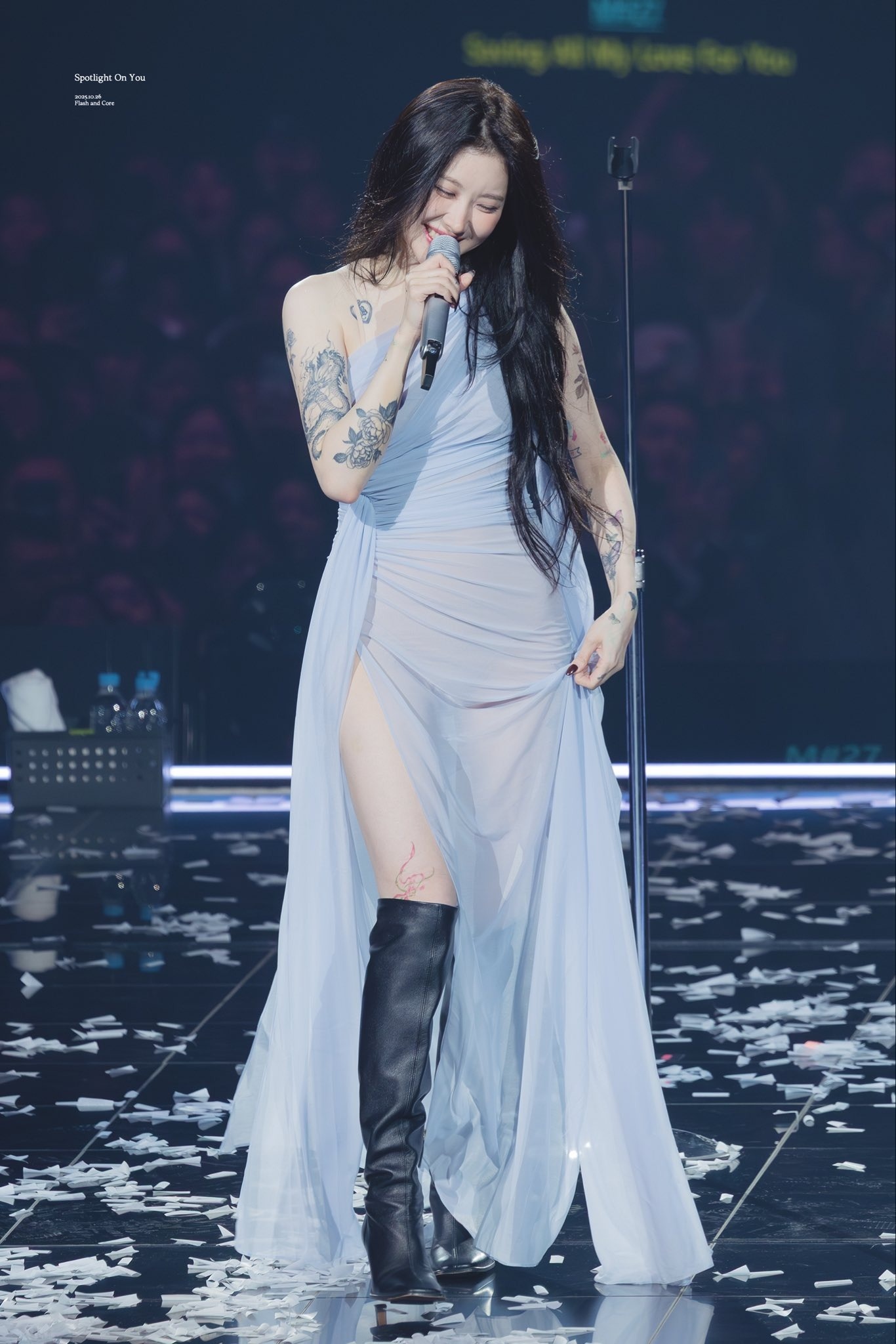 Nữ idol "đẹp thoát tục" với đồ mỏng manh, tay phủ kín hình xăm- Ảnh 1.