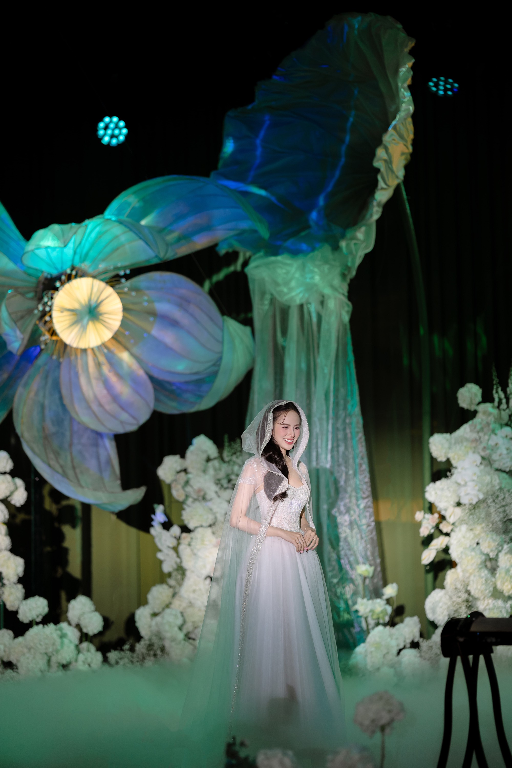 Không thể ngờ Hương Liên và chồng thiếu gia lại đến mức này!- Ảnh 1. Không thể ngờ Hương Liên và chồng thiếu gia lại đến mức này!- Ảnh 1.