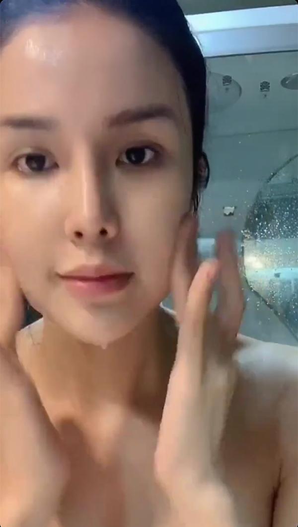 Diệp Lâm Anh sợ nhất là già, tiêu 1 lần cả trăm triệu để dưỡng da- Ảnh 10. Diệp Lâm Anh sợ nhất là già, tiêu 1 lần cả trăm triệu để dưỡng da- Ảnh 10.