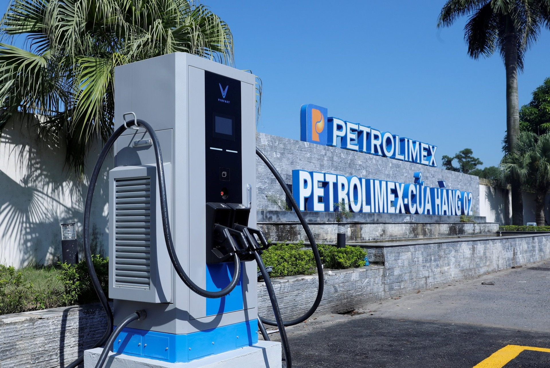 Hạ tầng sạc: Bài toán khó giải với xe Trung Quốc ở Việt Nam, dù là xe điện EV hay xe hybrid PHEV- Ảnh 3. Hạ tầng sạc: Bài toán khó giải với xe Trung Quốc ở Việt Nam, dù là xe điện EV hay xe hybrid PHEV- Ảnh 3.