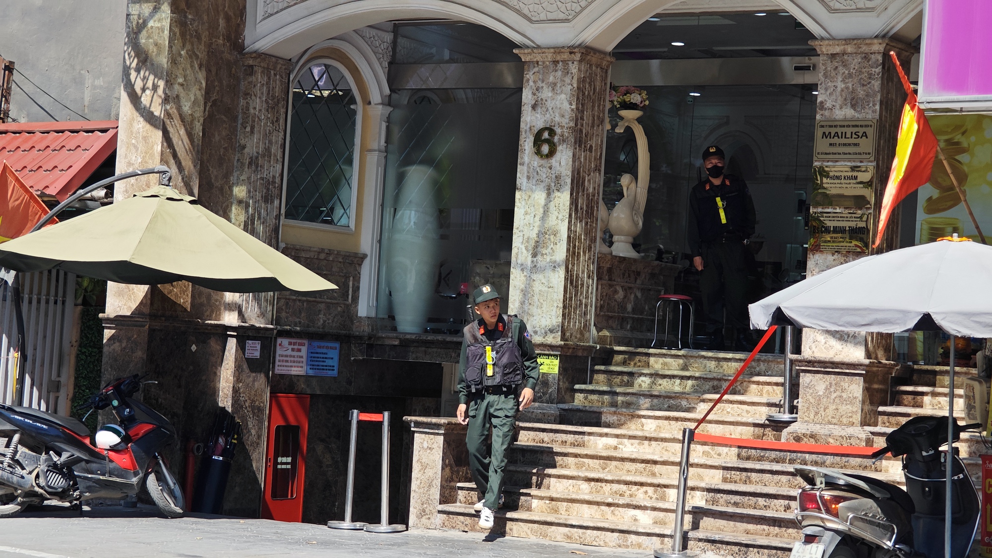 Công an thu giữ nhiều thùng tài liệu từ toà nhà thẩm mỹ viện Mailisa TP.HCM- Ảnh 11. Công an thu giữ nhiều thùng tài liệu từ toà nhà thẩm mỹ viện Mailisa TP.HCM- Ảnh 11.