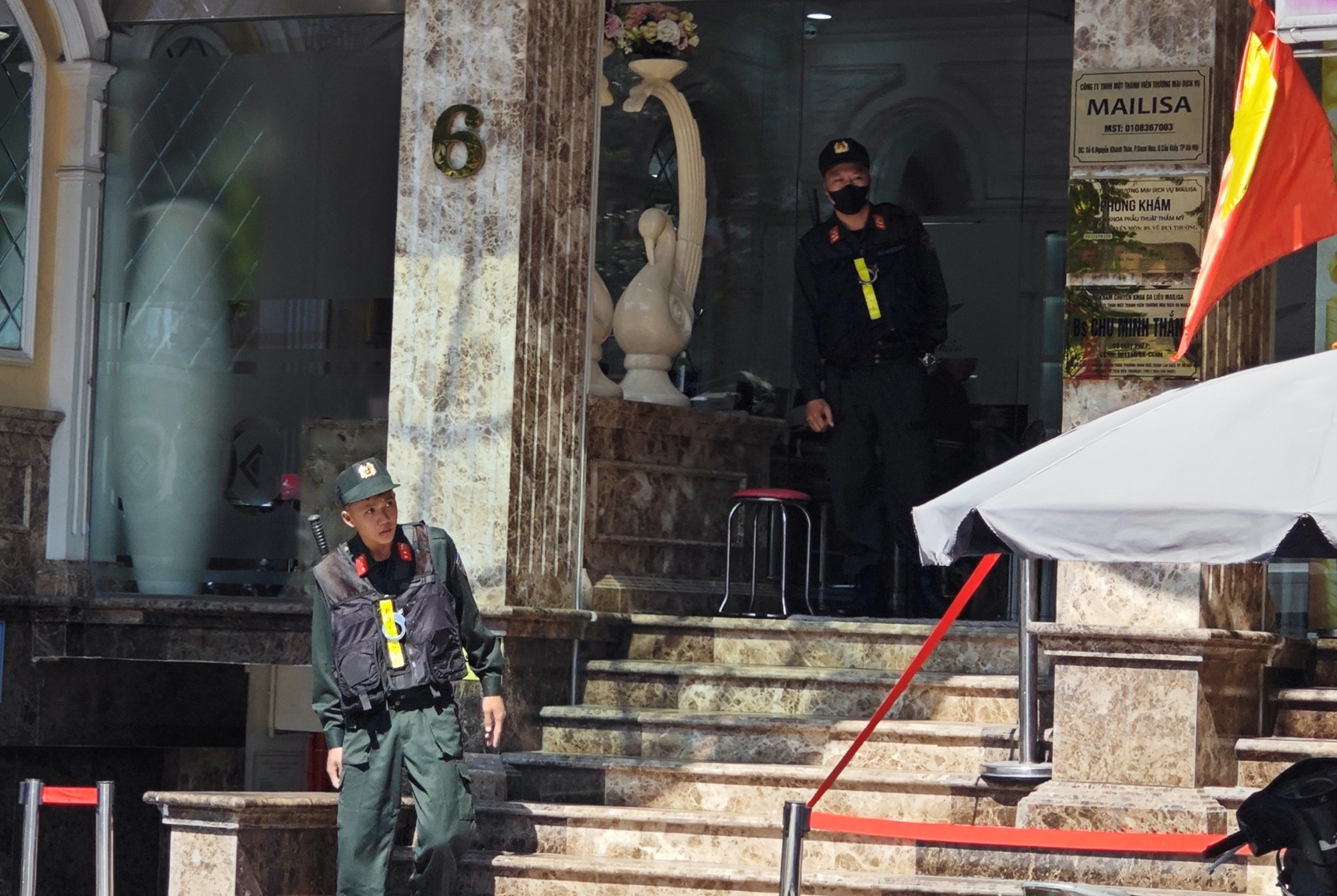 Công an thu giữ nhiều thùng tài liệu từ toà nhà thẩm mỹ viện Mailisa TP.HCM- Ảnh 12. Công an thu giữ nhiều thùng tài liệu từ toà nhà thẩm mỹ viện Mailisa TP.HCM- Ảnh 12.