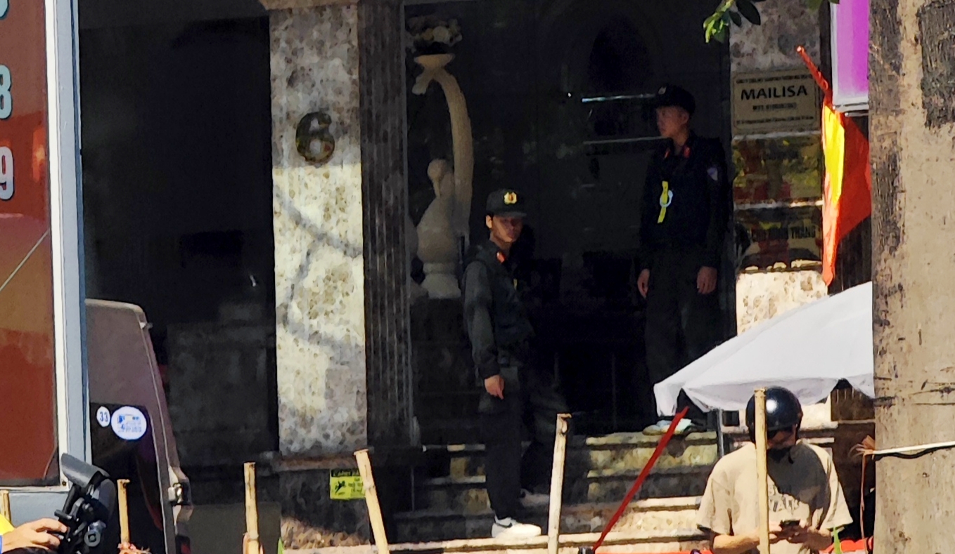 Công an thu giữ nhiều thùng tài liệu từ toà nhà thẩm mỹ viện Mailisa TP.HCM- Ảnh 13. Công an thu giữ nhiều thùng tài liệu từ toà nhà thẩm mỹ viện Mailisa TP.HCM- Ảnh 13.