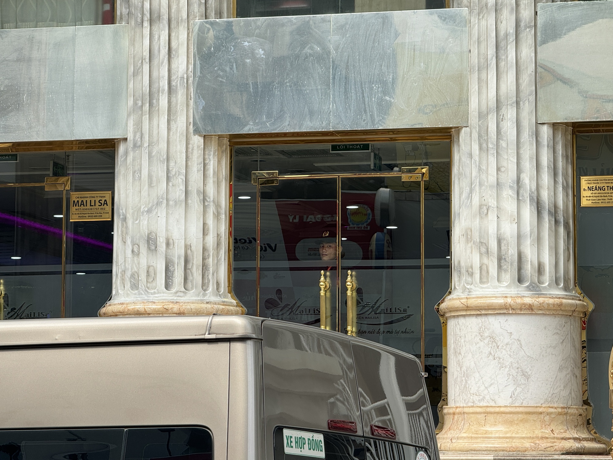 Cận cảnh toà nhà thẩm mỹ viện Mailisa TP.HCM: Cảnh sát đang có mặt, cửa đóng kín bưng- Ảnh 4.