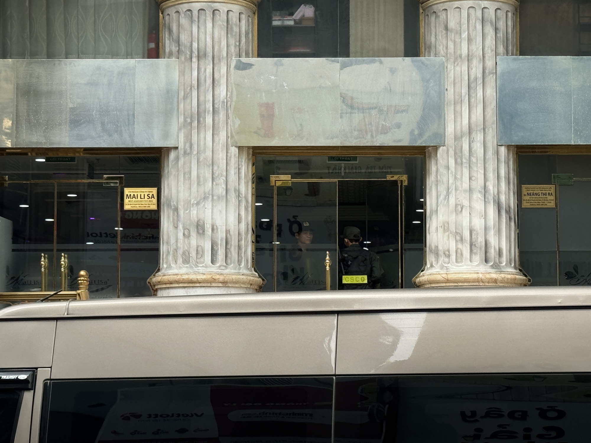 Cận cảnh toà nhà thẩm mỹ viện Mailisa TP.HCM: Cảnh sát đang có mặt, cửa đóng kín bưng- Ảnh 5. Cận cảnh toà nhà thẩm mỹ viện Mailisa TP.HCM: Cảnh sát đang có mặt, cửa đóng kín bưng- Ảnh 5.
