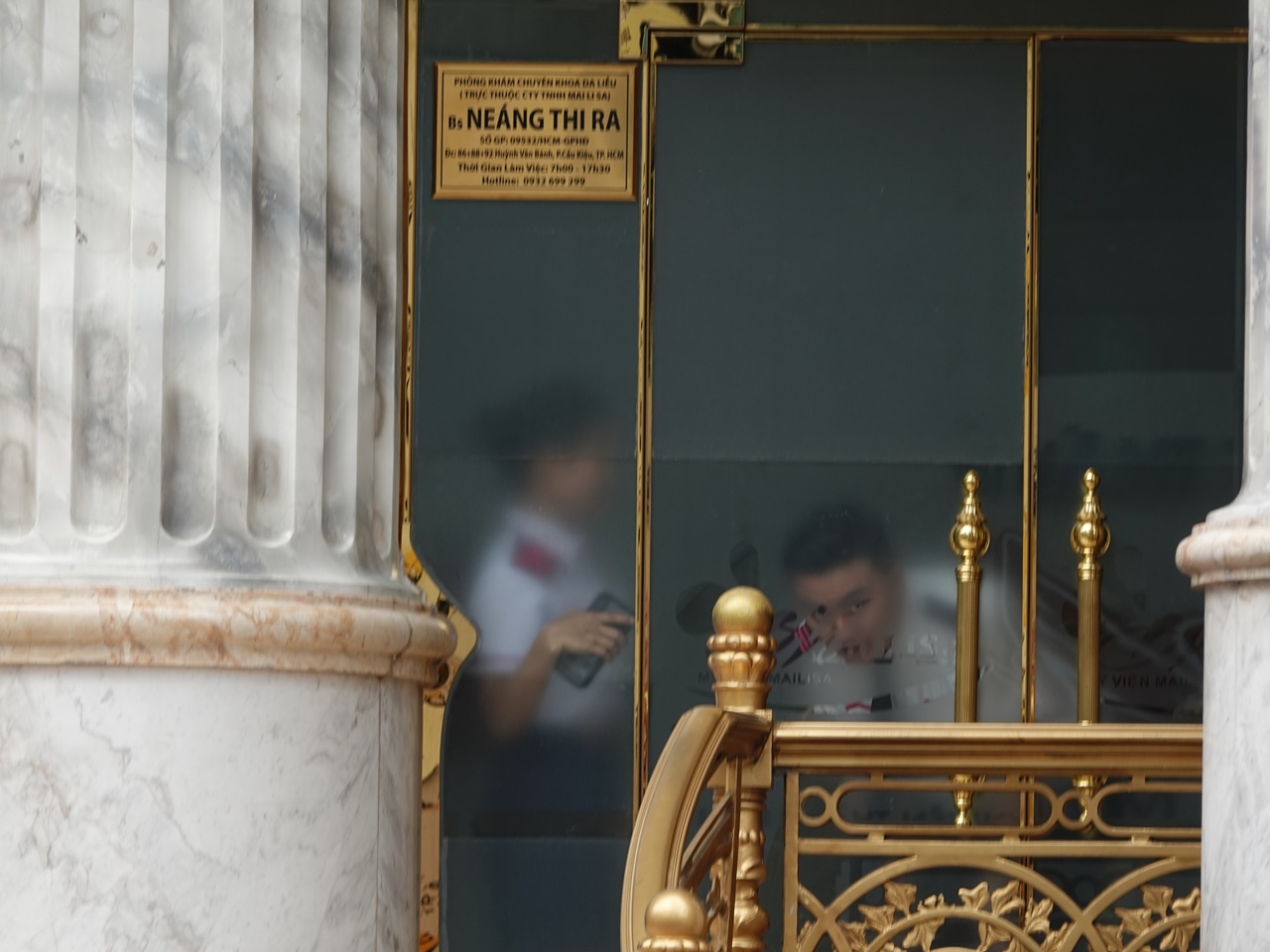 Công an thu giữ nhiều thùng tài liệu từ toà nhà thẩm mỹ viện Mailisa TP.HCM- Ảnh 8. Công an thu giữ nhiều thùng tài liệu từ toà nhà thẩm mỹ viện Mailisa TP.HCM- Ảnh 8.