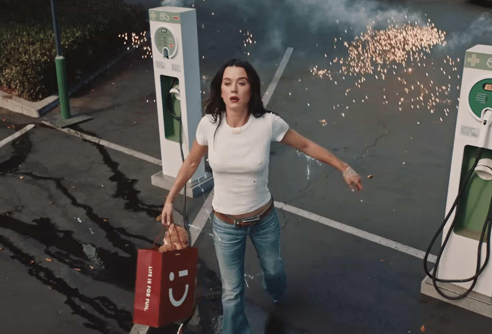 Chục lần chết đi sống lại cũng không thể cứu Katy Perry khỏi cảnh hết thời- Ảnh 5.