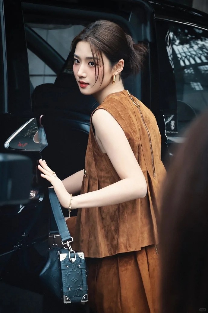 Lư Dục Hiểu rạng rỡ ở Macau: Bí quyết mặc đẹp giúp 3 con giáp này cũng tỏa sáng, hút vận may như “nữ thần LV”- Ảnh 4.