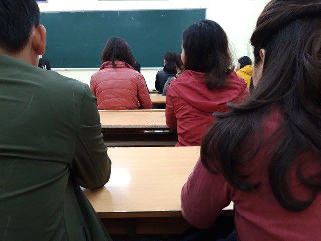 Tôi đi họp phụ huynh cho con, nghe cô giáo kể 1 chuyện mà cả phòng đều nhìn tôi bằng ánh mắt khác- Ảnh 1.