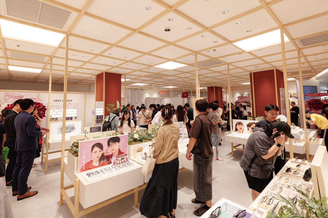 Tại sao kính mắt JINS đang trở thành món “must-have” của những người có gu?- Ảnh 3. Tại sao kính mắt JINS đang trở thành món “must-have” của những người có gu?- Ảnh 3.