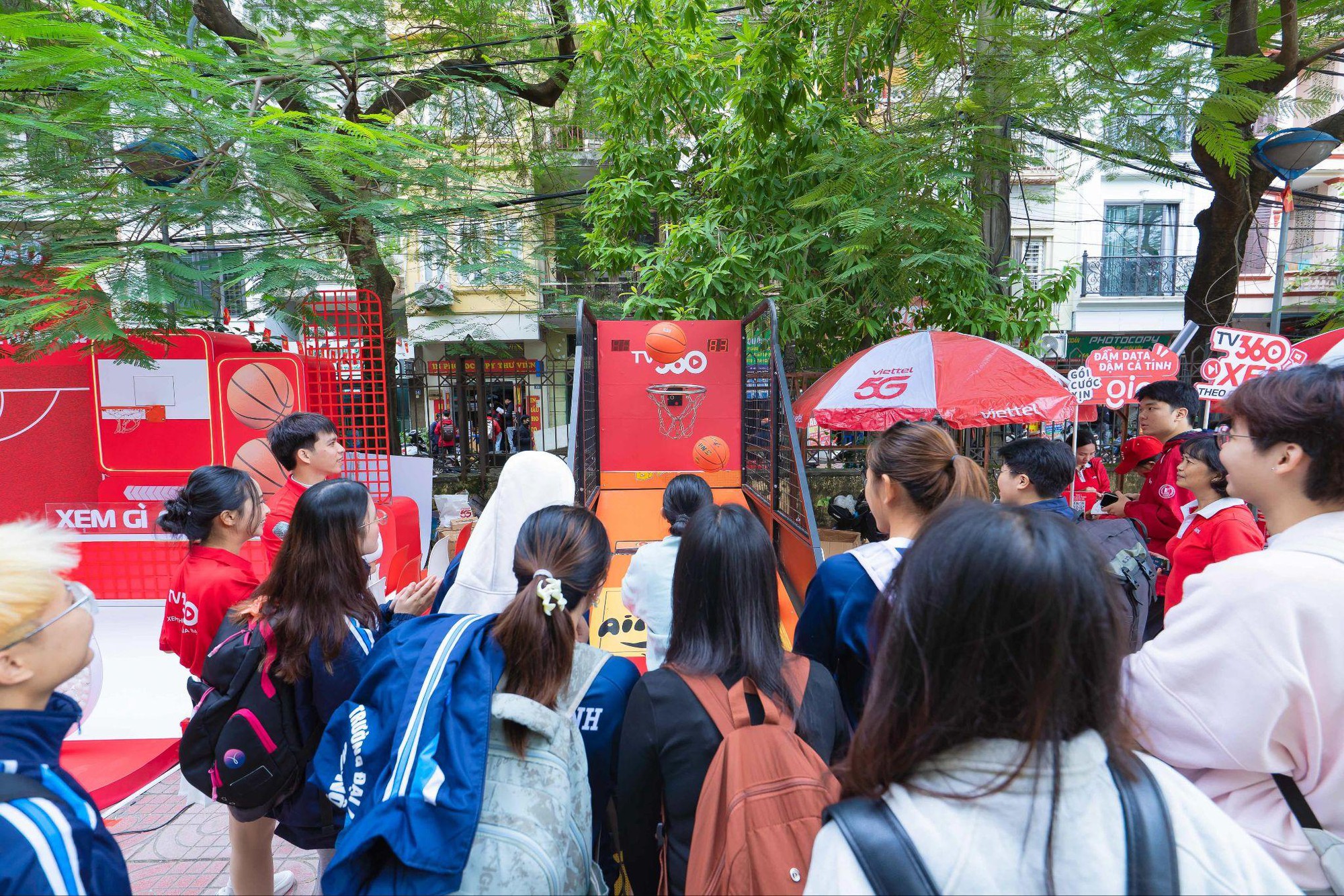 Khán giả “cháy” hết mình tại booth TV360: Vừa cổ vũ, vừa chơi game, lại có quà mang về!- Ảnh 4.