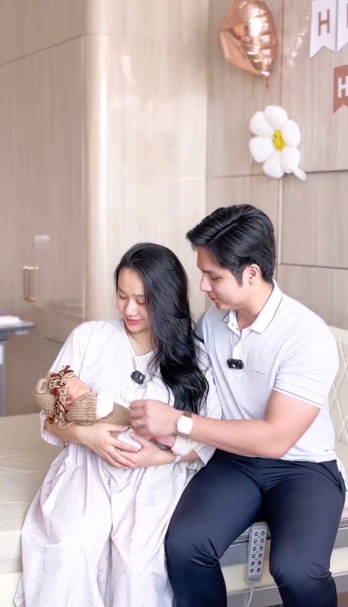 Ái nữ tiệm vàng lớn nhất miền Tây sinh con đầu lòng: Công chúa tiệm vàng đời thứ 3, cuộc sống vàng son từ trong nôi- Ảnh 6.