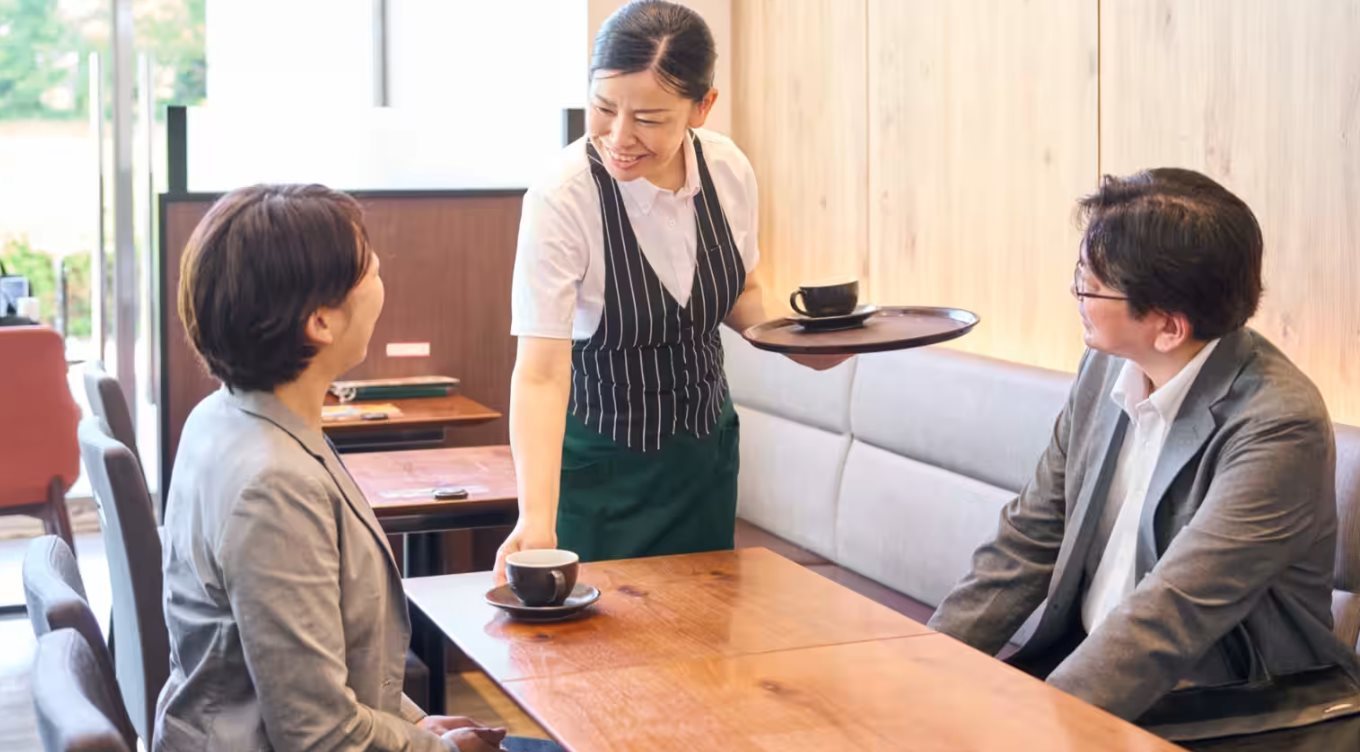 Vị thế Starbucks tại ĐNÁ lung lay bởi các chuỗi cà phê Nhật Bản giá rẻ, nhắm phân khúc dân văn phòng thu nhập trung bình- Ảnh 1.