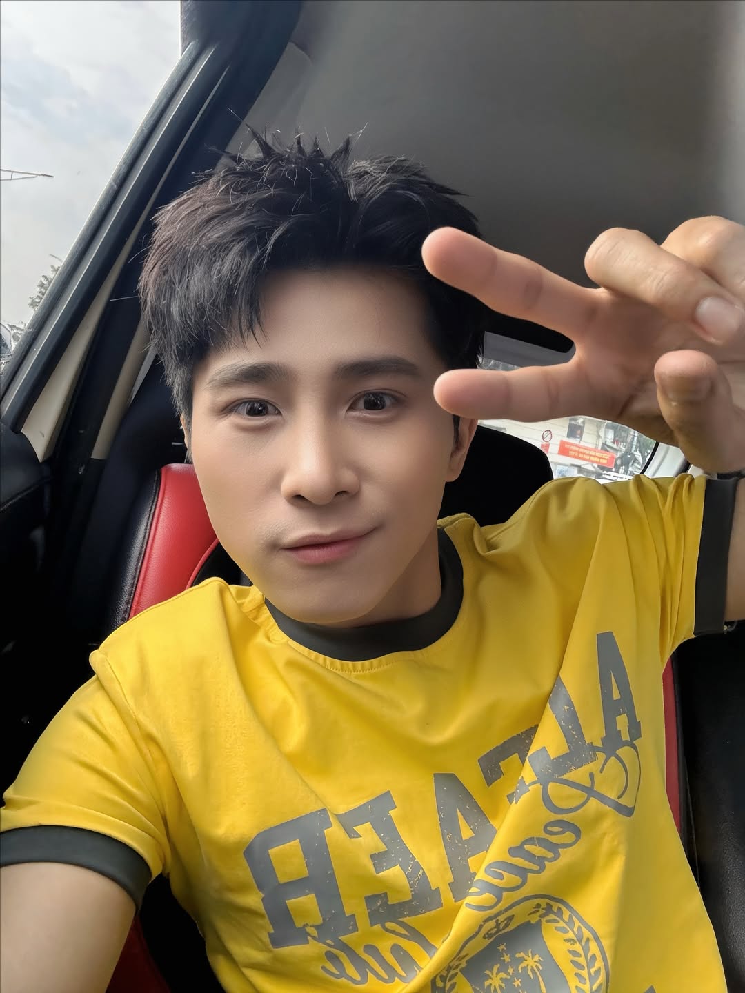 “Mỹ nam chạy trốn” của Say Hi: Visual chấp 10 Anh Trai, từng tẩu thoát khỏi công ty quản lý “ảo” hơn cả phim- Ảnh 3. “Mỹ nam chạy trốn” của Say Hi: Visual chấp 10 Anh Trai, từng tẩu thoát khỏi công ty quản lý “ảo” hơn cả phim- Ảnh 3.