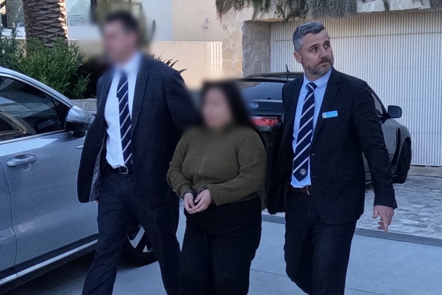 Bắt “thầy bói” lừa cộng đồng người Việt ở Úc hơn 70 triệu AUD- Ảnh 2. Bắt “thầy bói” lừa cộng đồng người Việt ở Úc hơn 70 triệu AUD- Ảnh 2.