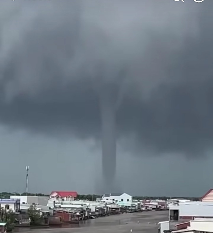 Vòi rồng xuất hiện trên vùng biển Cà Mau- Ảnh 3.