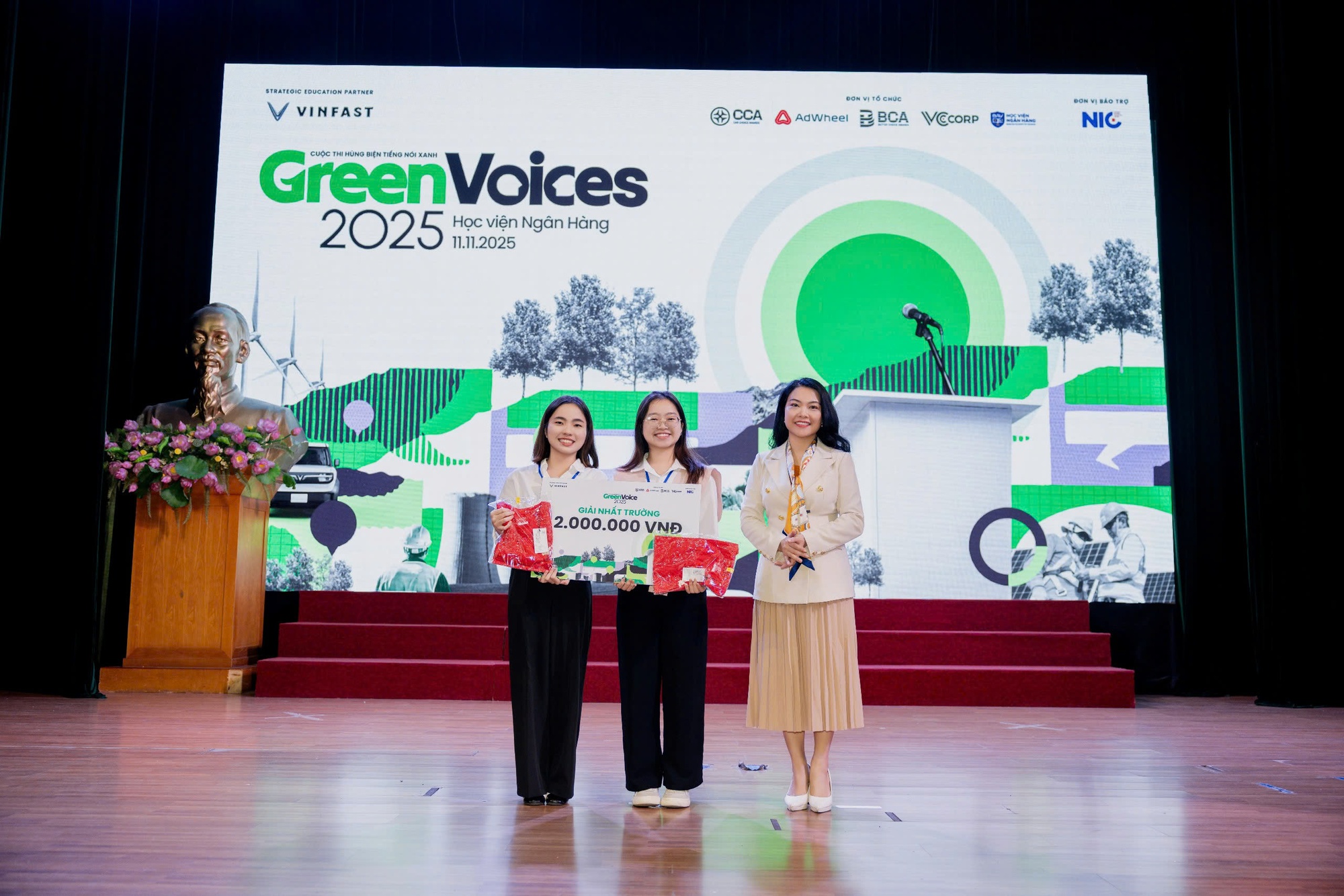 Đến Học viện Ng&acirc;n h&agrave;ng nghe sinh vi&ecirc;n thi Green Voices: Thuyết phục người e ngại với xe điện bằng chi ph&iacute; thấp, sử dụng an to&agrave;n- Ảnh 7.