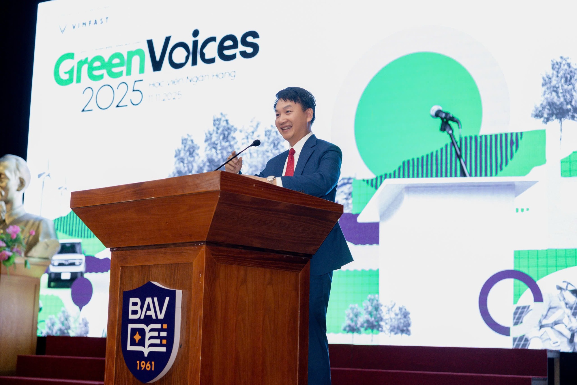 Đến Học viện Ng&acirc;n h&agrave;ng nghe sinh vi&ecirc;n thi Green Voices: Thuyết phục người e ngại với xe điện bằng chi ph&iacute; thấp, sử dụng an to&agrave;n- Ảnh 5.