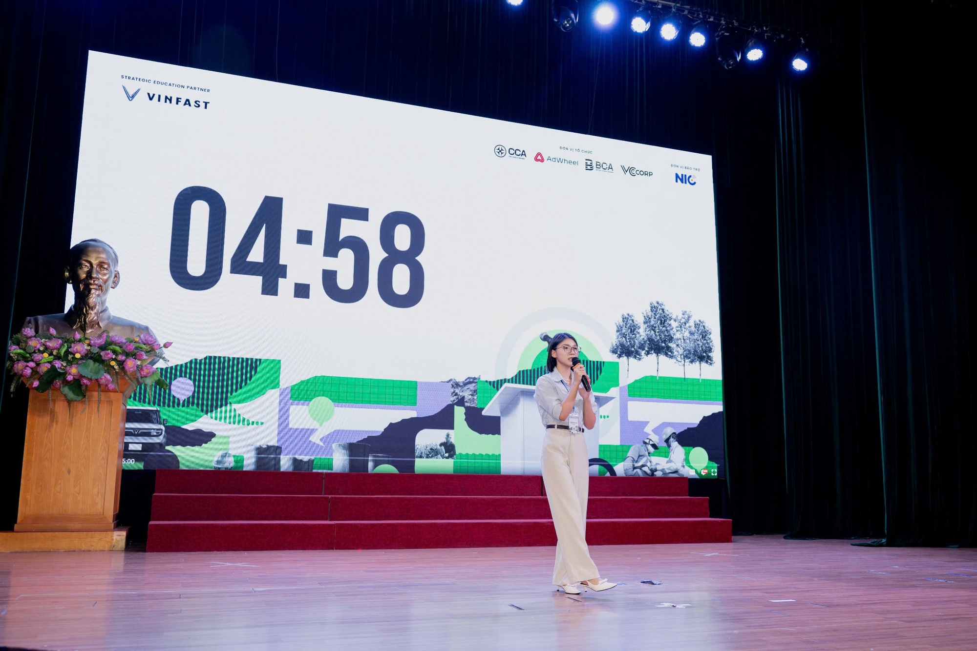 Đến Học viện Ng&acirc;n h&agrave;ng nghe sinh vi&ecirc;n thi Green Voices: Thuyết phục người e ngại với xe điện bằng chi ph&iacute; thấp, sử dụng an to&agrave;n- Ảnh 4.