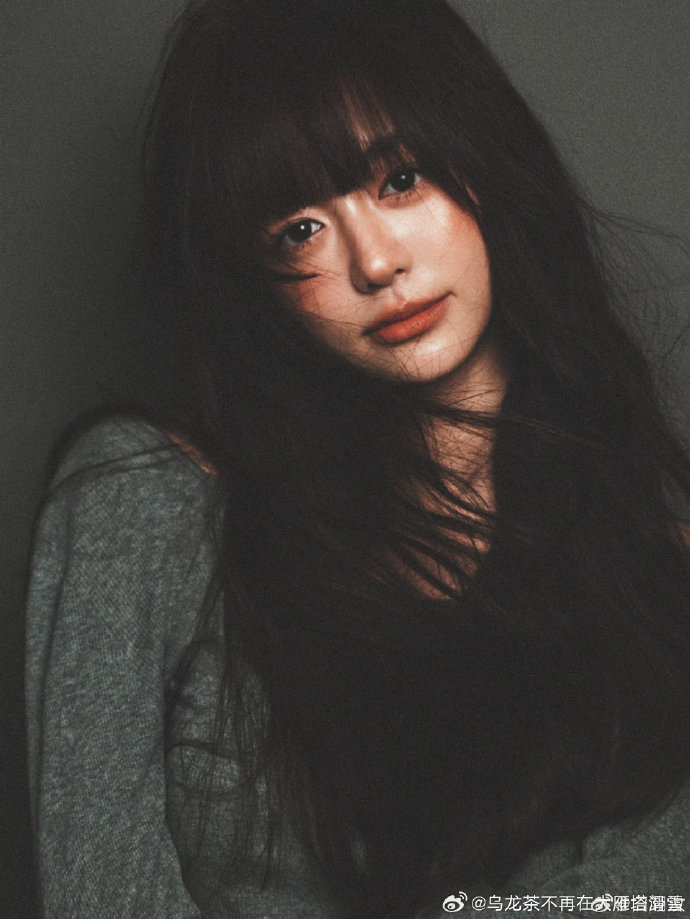 Mỹ nhân đang viral khắp Trung Quốc vì mắt to như "hột xoàn 50 carat"- Ảnh 8. Mỹ nhân đang viral khắp Trung Quốc vì mắt to như "hột xoàn 50 carat"- Ảnh 8.