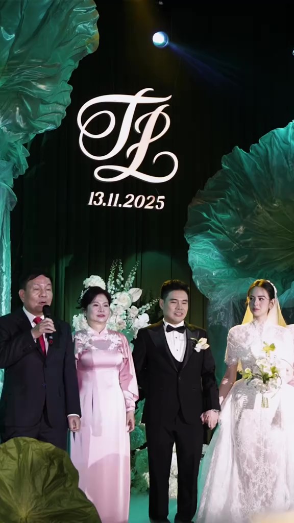 Khoảnh khắc hiếm: Bố chồng Hương Liên phát biểu trong đám cưới, nói gì mà con dâu bật khóc?- Ảnh 2. Khoảnh khắc hiếm: Bố chồng Hương Liên phát biểu trong đám cưới, nói gì mà con dâu bật khóc?- Ảnh 2.