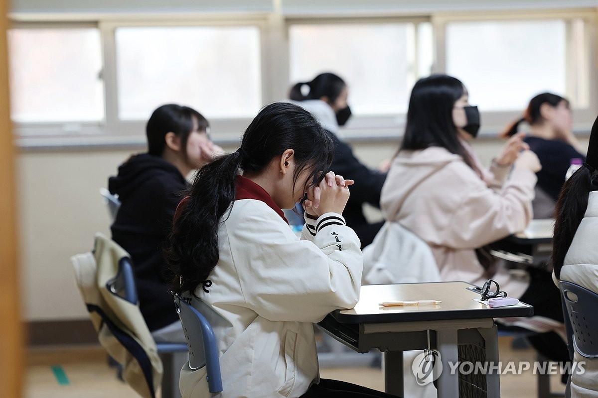 Hàn Quốc cấm các chuyến bay để kiểm soát tiếng ồn trong kỳ thi tuyển sinh đại học- Ảnh 2. Hàn Quốc cấm các chuyến bay để kiểm soát tiếng ồn trong kỳ thi tuyển sinh đại học- Ảnh 2.