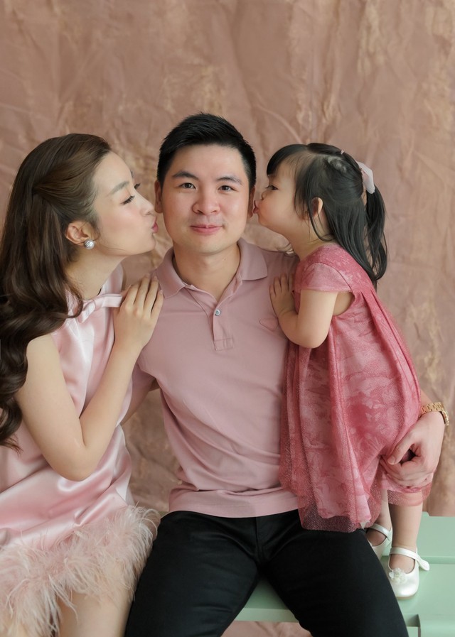 Đỗ Mỹ Linh lộ v&ograve;ng hai l&ugrave;m l&ugrave;m khi dự sinh nhật bố chồng h&agrave;o m&ocirc;n, nghi vấn đang mang thai lần 2- Ảnh 4.