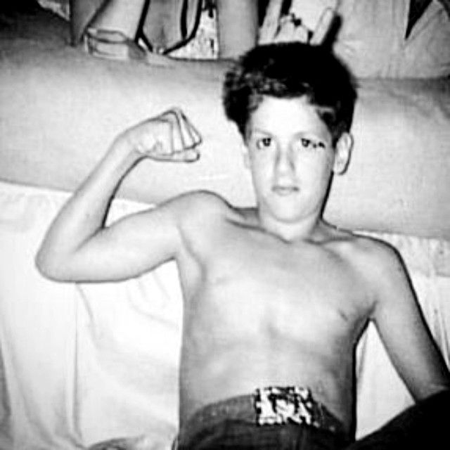 Nam diễn viên bị 1800 đoàn phim từ chối vì quá xấu, giờ thành ông hoàng màn ảnh sở hữu 10.000 tỷ- Ảnh 2. Nam diễn viên bị 1800 đoàn phim từ chối vì quá xấu, giờ thành ông hoàng màn ảnh sở hữu 10.000 tỷ- Ảnh 2.