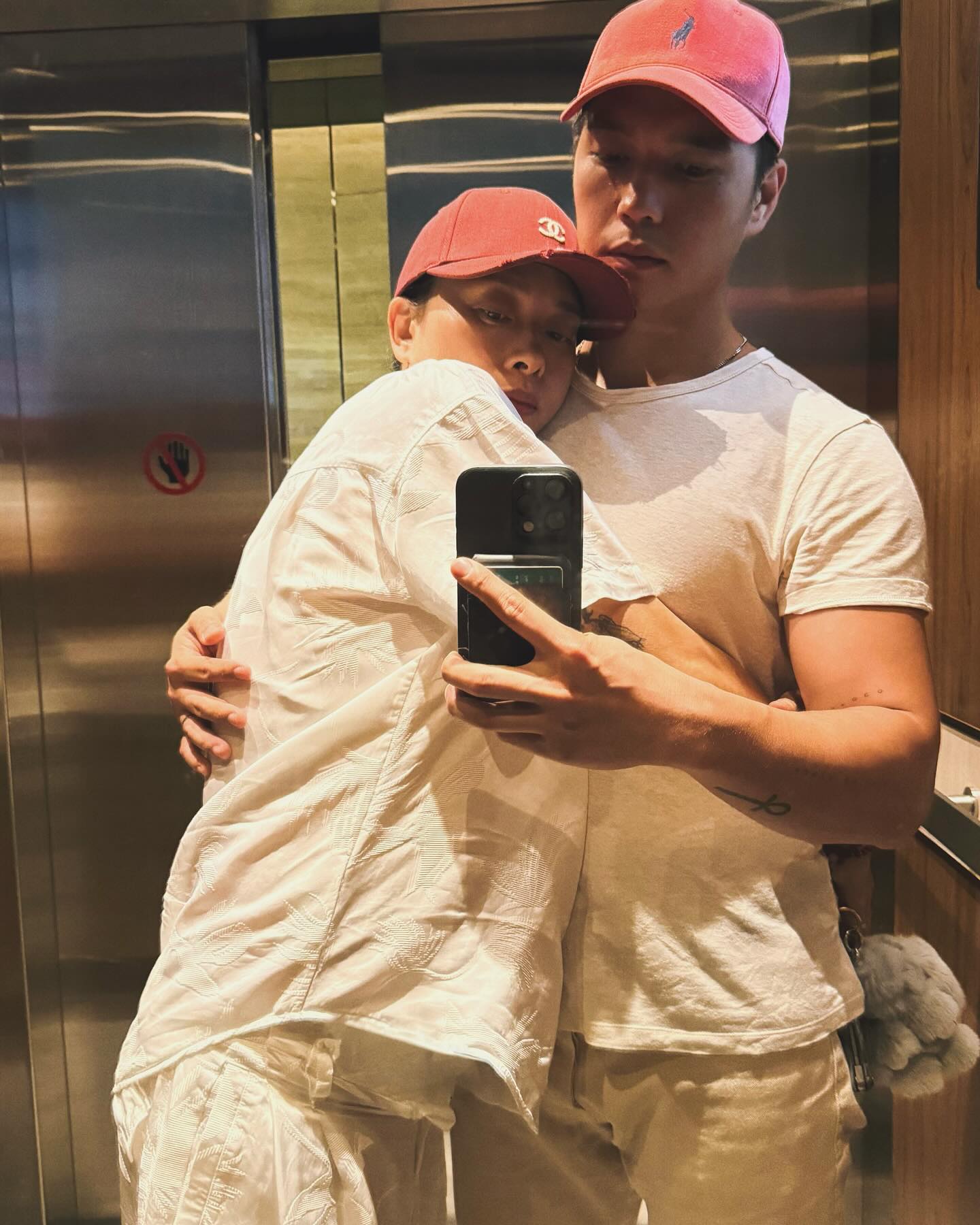 Thông báo nóng 377 chữ của Ngô Thanh Vân - Huy Trần- Ảnh 1. Thông báo nóng 377 chữ của Ngô Thanh Vân - Huy Trần- Ảnh 1.