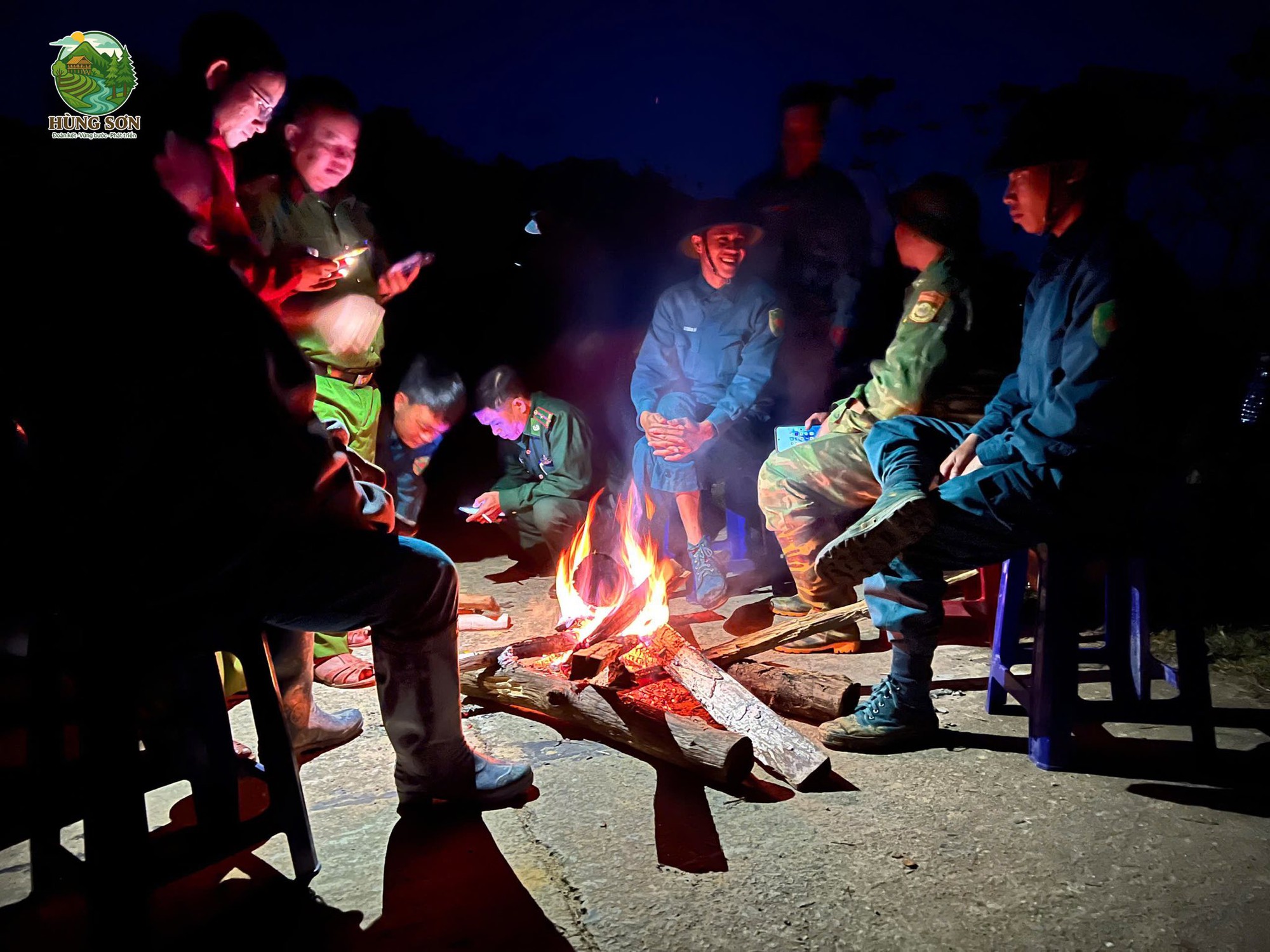 Toàn cảnh từ flycam vụ sạt lở kinh hoàng nghi vùi lấp 3 người ở Đà Nẵng- Ảnh 2.