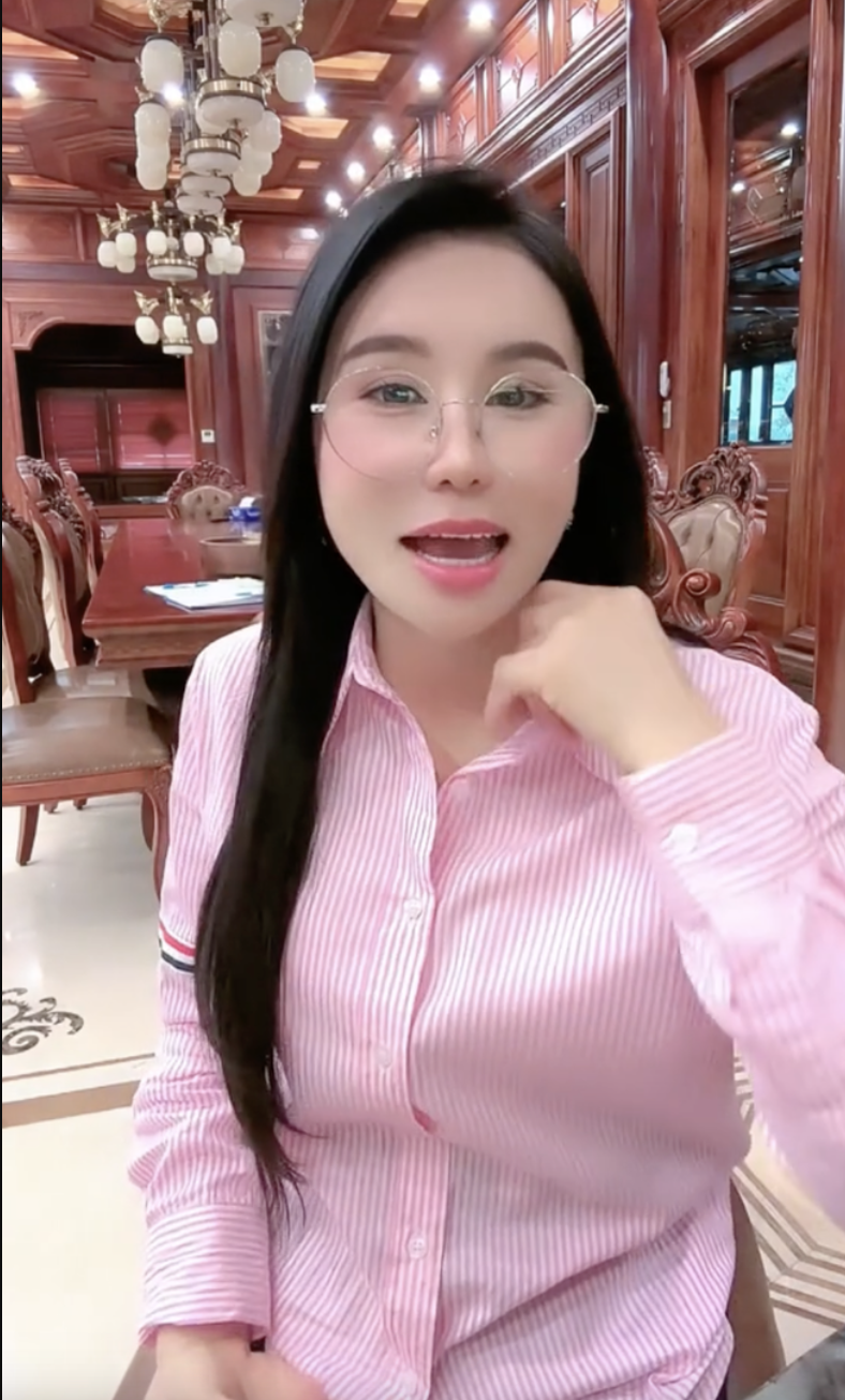 Quất đồ hiệu theo lô kiểu Mailisa: Một mẫu sơmi chốt luôn vài trăm cái, váy có tới cả nghìn chiếc- Ảnh 11.