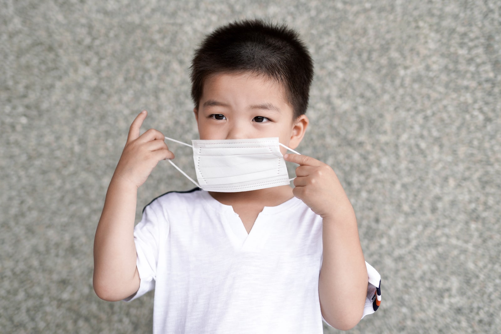 Cúm A bùng phát, đây là 4 thứ không thể thiếu trong balo của trẻ: Cha mẹ LƯU Ý!- Ảnh 1.