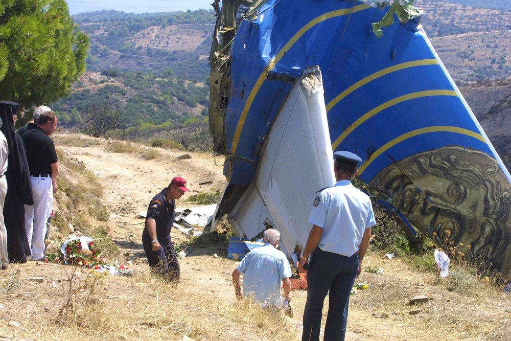 "Máy bay ma” tự bay lòng vòng trên bầu trời rồi rơi thẳng xuống núi từ độ cao 10.400m, 121 người tử vong vì nguyên nhân sốc- Ảnh 2.